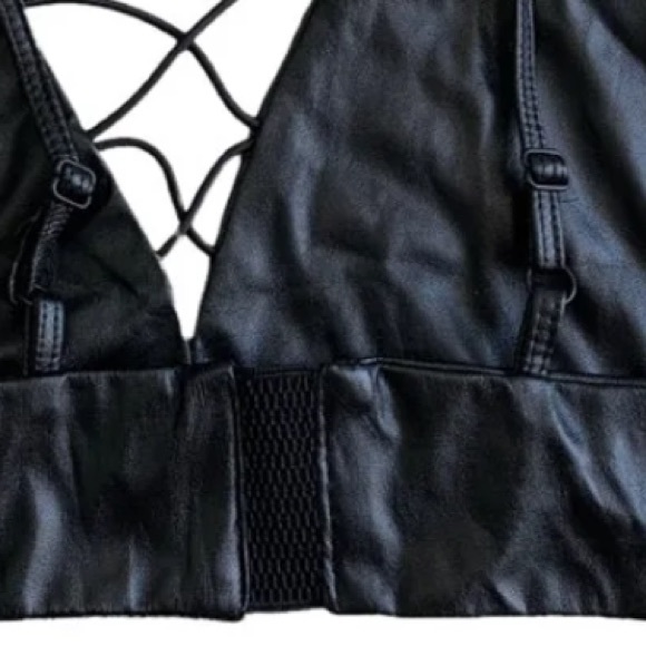 Wenxi medium faux leather halter top - Picture 4 of 5